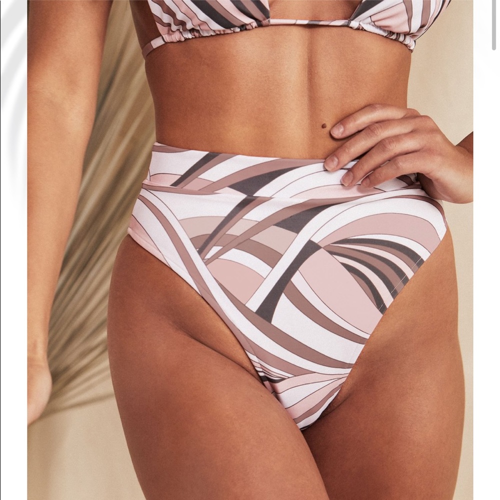 Tan + Lines Como Bottom